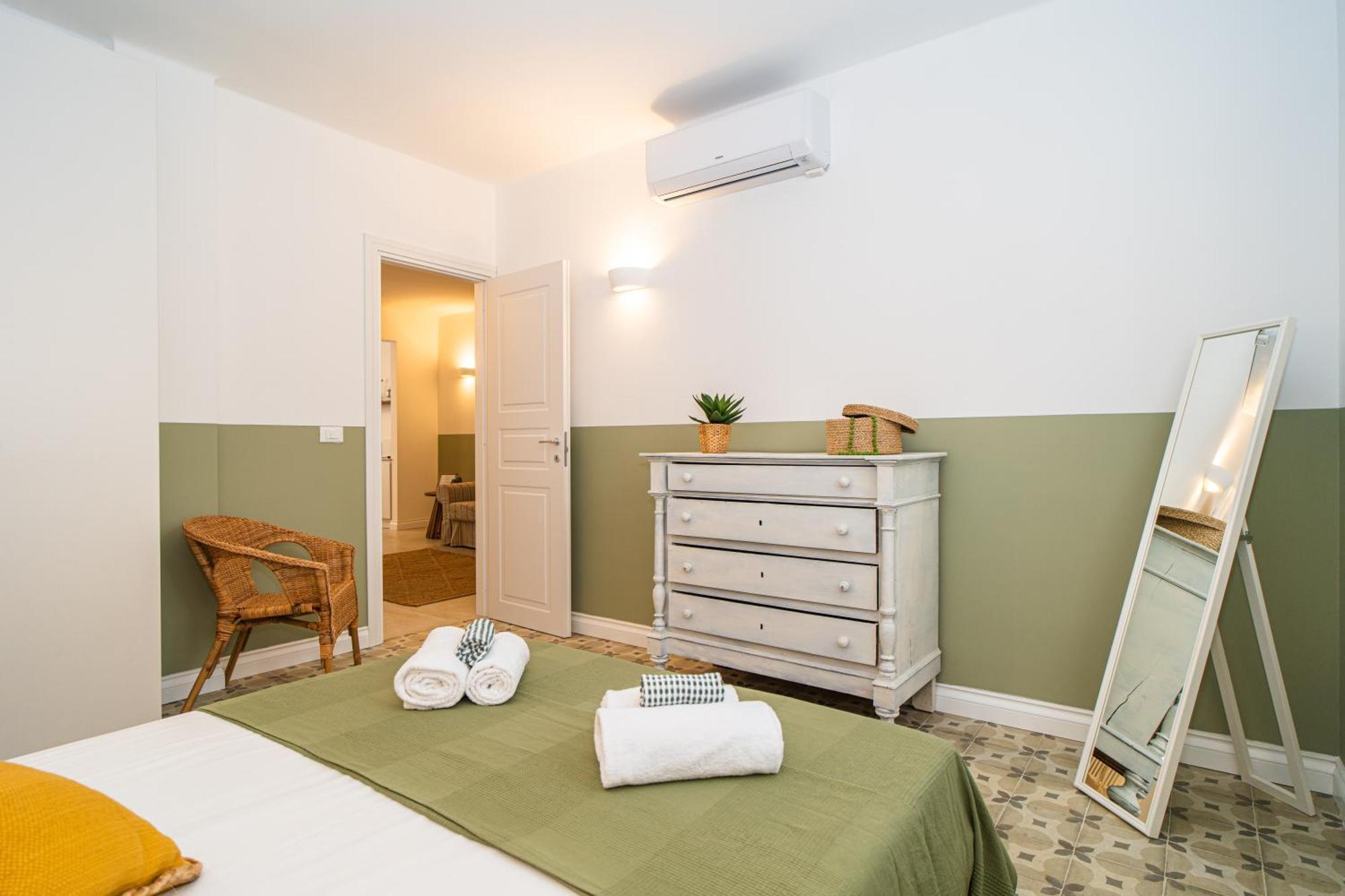 H H Moneglia Il Vicolo Apartment ภายนอก รูปภาพ